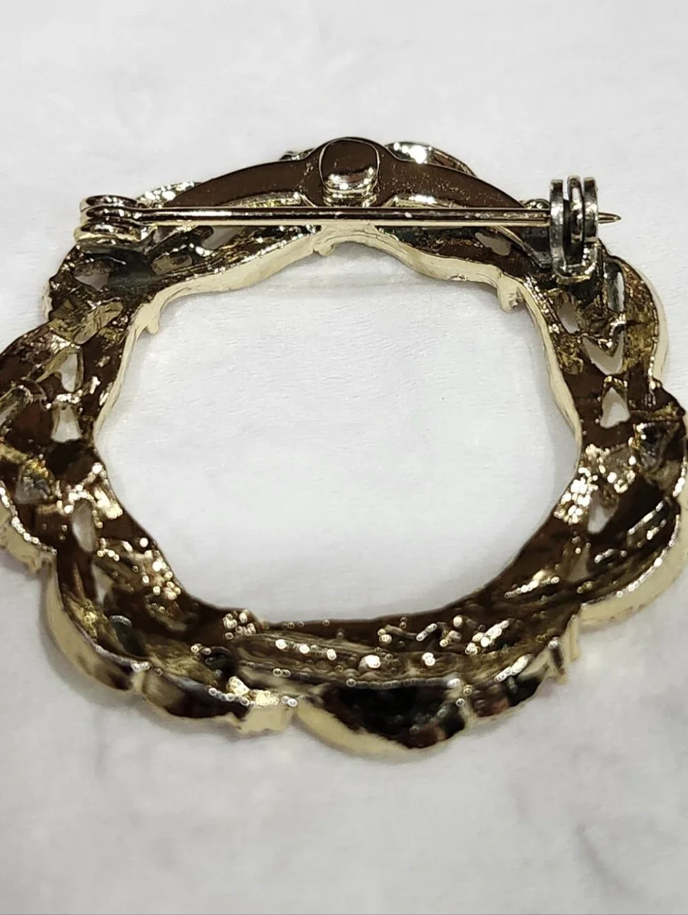 Gerry Gold Tone Wreath Brooch Pin With Pink Stone Accents Vintage
